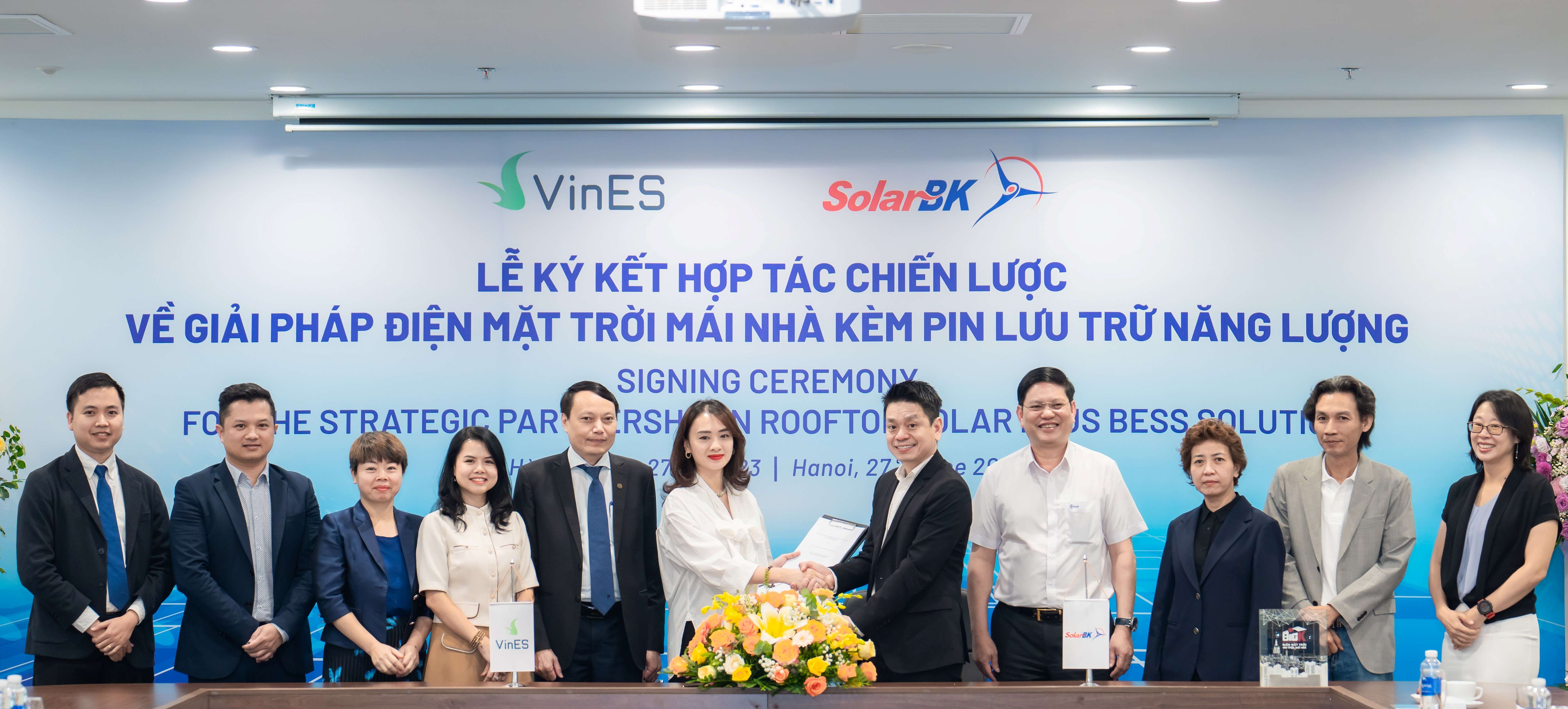 VINES VÀ SOLARBK HỢP TÁC THÚC ĐẨY SỬ DỤNG GIẢI PHÁP ĐIỆN MẶT TRỜI MÁI NHÀ KÈM PIN LƯU TRỮ NĂNG LƯỢNG TẠI VIỆT NAM