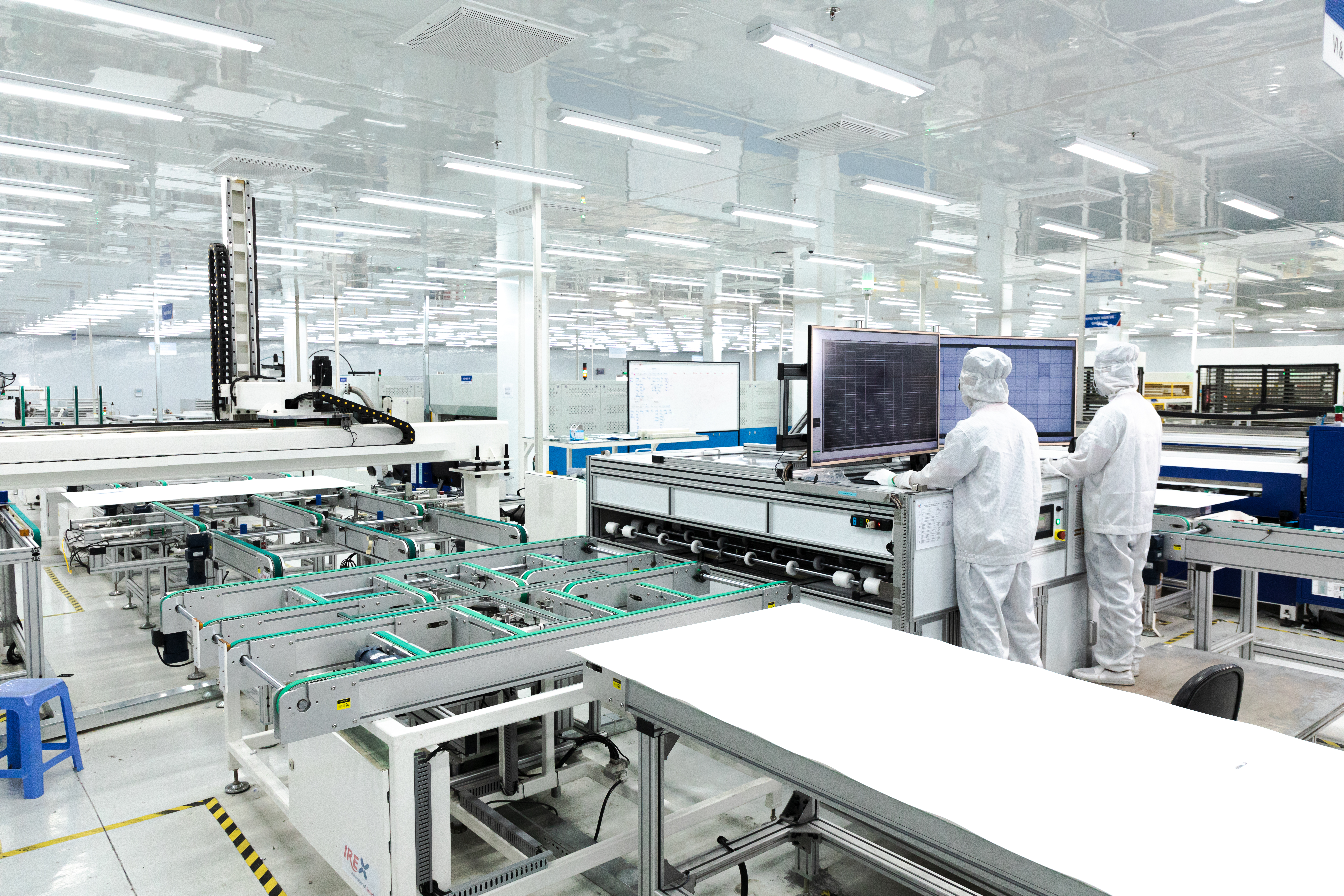 SolarBK sở hữu nhà máy hiện đại, với năng lực làm chủ công nghệ, sản xuất khép kín và chất lượng sản phẩm đạt chuẩn quốc tế