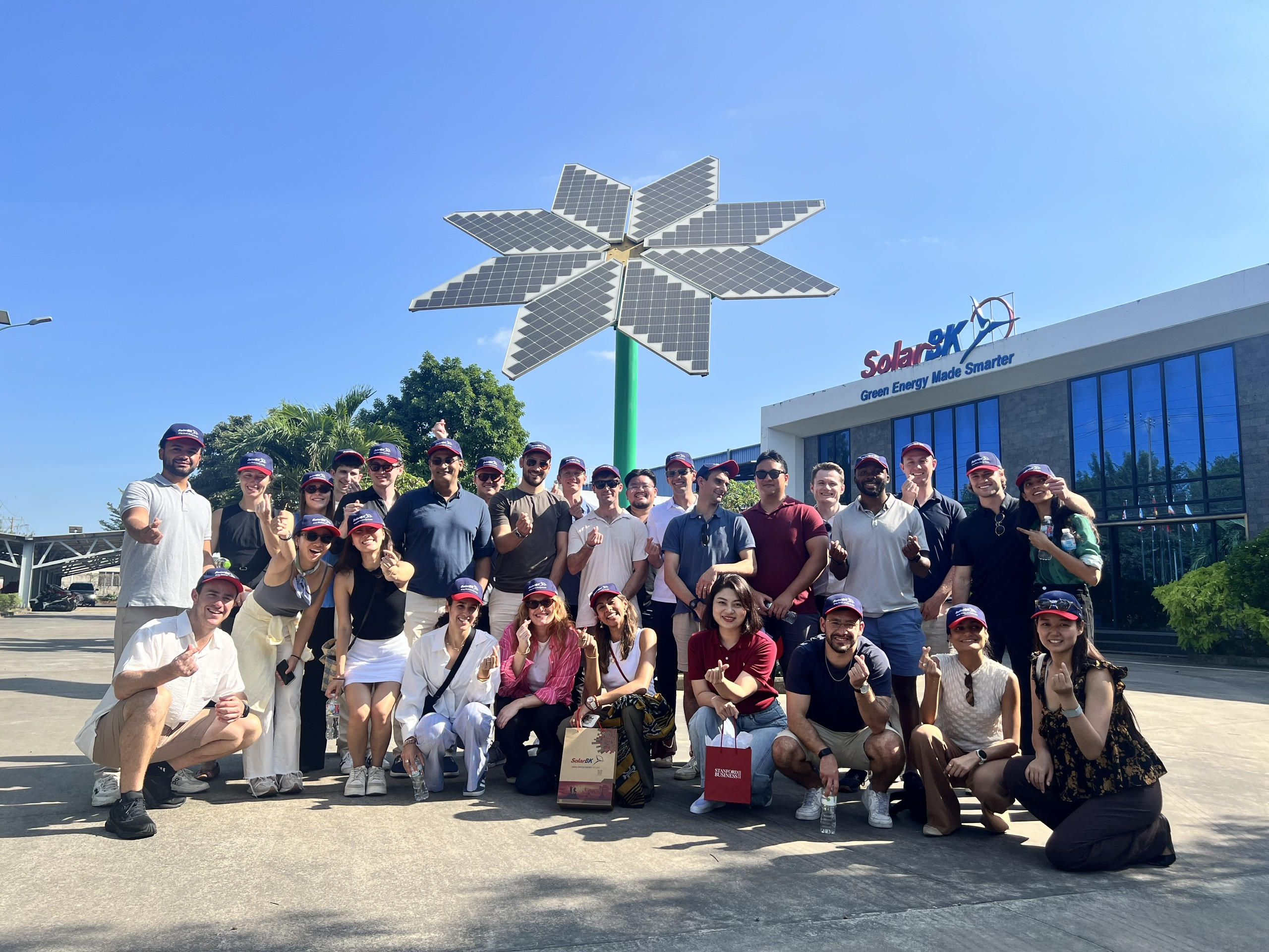 Học viên MBA Stanford thăm SolarBK: Góc nhìn quốc tế về vai trò doanh nghiệp Việt trong chuyển dịch năng lượng toàn cầu